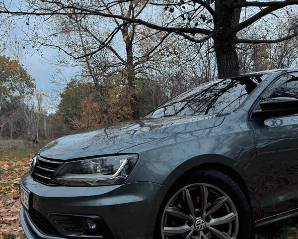 Фольксваген Джетта 2017 в Кременчуге на Automoto.ua Серый Фольксваген Джетта, объемом двигателя 1.4 л и пробегом 92 тыс. км за 13100 $, фото 3 на Automoto.ua