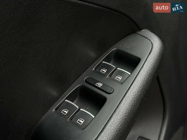 Серый Фольксваген Джетта, объемом двигателя 2 л и пробегом 105 тыс. км за 13800 $, фото 30 на Automoto.ua