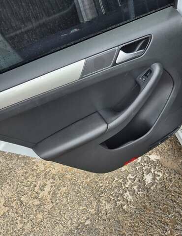 Серый Фольксваген Джетта, объемом двигателя 1.4 л и пробегом 178 тыс. км за 8500 $, фото 4 на Automoto.ua