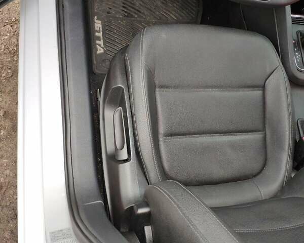 Серый Фольксваген Джетта, объемом двигателя 1.4 л и пробегом 61 тыс. км за 14200 $, фото 12 на Automoto.ua