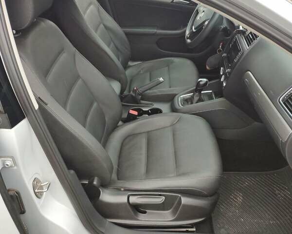 Серый Фольксваген Джетта, объемом двигателя 1.4 л и пробегом 61 тыс. км за 14200 $, фото 14 на Automoto.ua