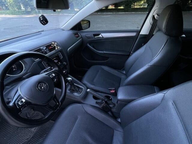 Сірий Фольксваген Джетта, об'ємом двигуна 1.4 л та пробігом 202 тис. км за 8850 $, фото 5 на Automoto.ua