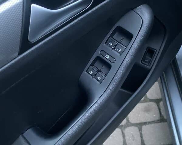 Сірий Фольксваген Джетта, об'ємом двигуна 1.39 л та пробігом 197 тис. км за 9500 $, фото 5 на Automoto.ua