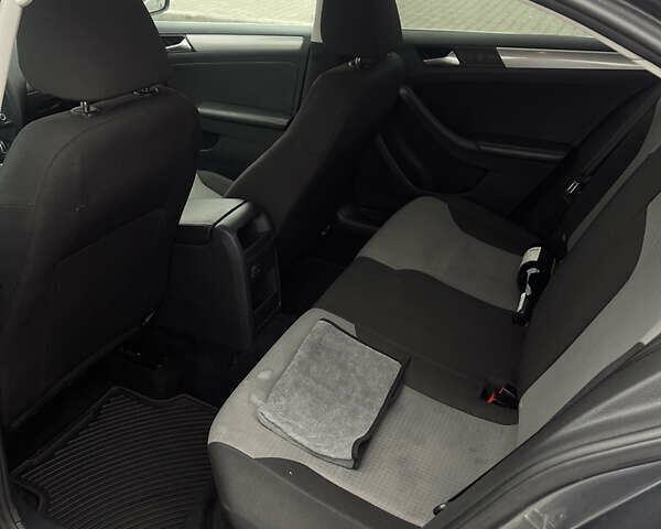 Серый Фольксваген Джетта, объемом двигателя 1.4 л и пробегом 197 тыс. км за 8100 $, фото 5 на Automoto.ua