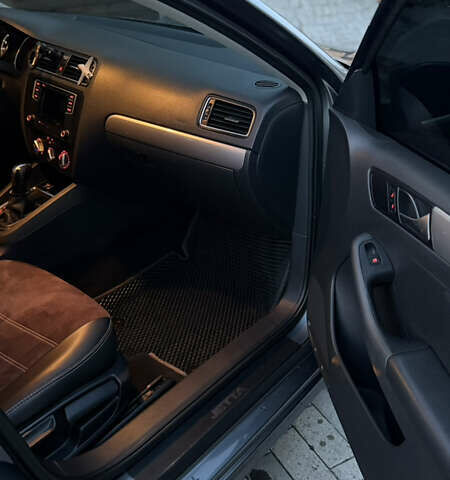 Серый Фольксваген Джетта, объемом двигателя 1.39 л и пробегом 168 тыс. км за 9700 $, фото 22 на Automoto.ua