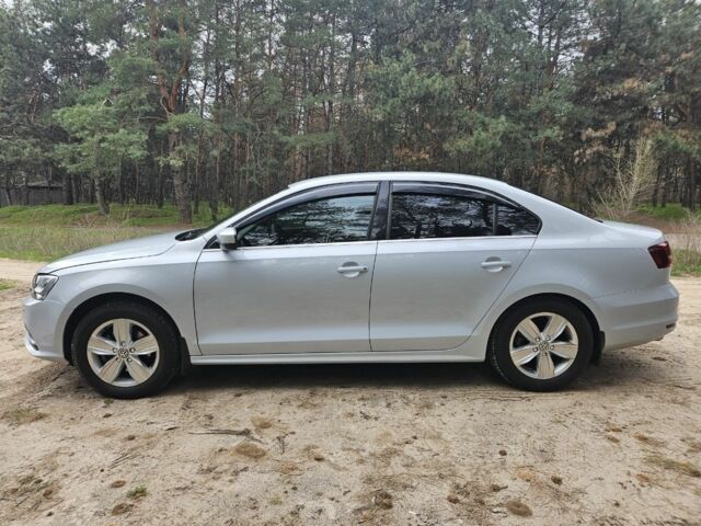 Серый Фольксваген Джетта, объемом двигателя 1.4 л и пробегом 38 тыс. км за 10200 $, фото 4 на Automoto.ua