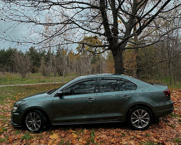 Фольксваген Джетта 2017 в Кременчуге на Automoto.ua Серый Фольксваген Джетта, объемом двигателя 1.4 л и пробегом 92 тыс. км за 13100 $, фото 19 на Automoto.ua