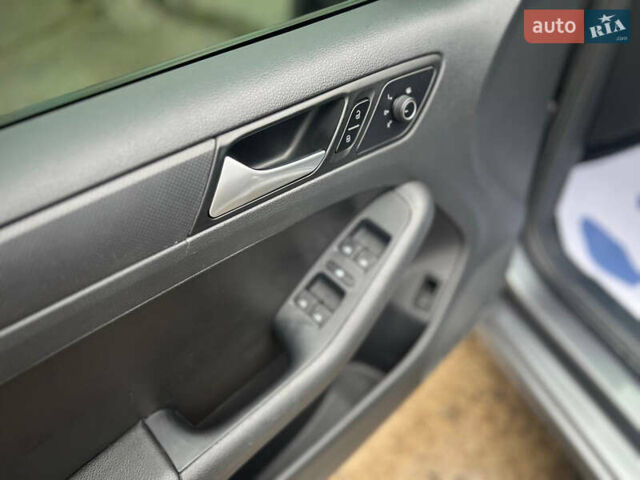 Серый Фольксваген Джетта, объемом двигателя 1.8 л и пробегом 126 тыс. км за 10900 $, фото 12 на Automoto.ua