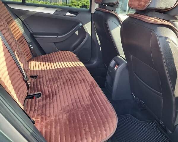 Серый Фольксваген Джетта, объемом двигателя 1.4 л и пробегом 119 тыс. км за 12700 $, фото 6 на Automoto.ua