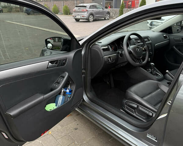 Сірий Фольксваген Джетта, об'ємом двигуна 1.39 л та пробігом 102 тис. км за 12200 $, фото 6 на Automoto.ua