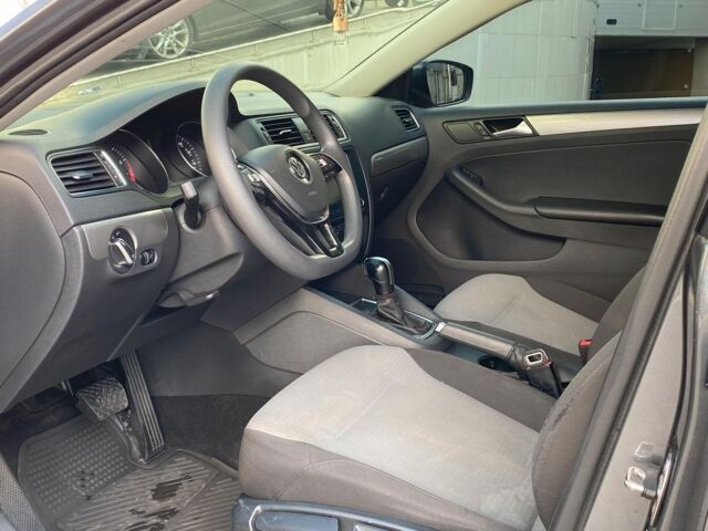 Серый Фольксваген Джетта, объемом двигателя 1.4 л и пробегом 163 тыс. км за 10490 $, фото 3 на Automoto.ua