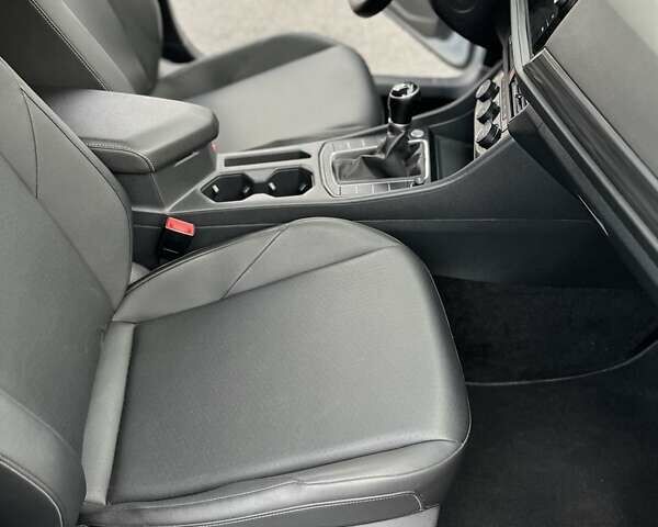 Сірий Фольксваген Джетта, об'ємом двигуна 1.4 л та пробігом 50 тис. км за 13499 $, фото 26 на Automoto.ua