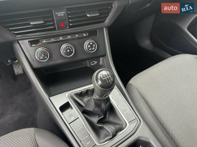 Серый Фольксваген Джетта, объемом двигателя 1.4 л и пробегом 184 тыс. км за 11500 $, фото 20 на Automoto.ua