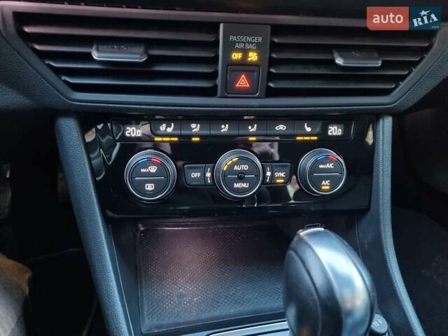 Серый Фольксваген Джетта, объемом двигателя 1.4 л и пробегом 95 тыс. км за 18500 $, фото 1 на Automoto.ua