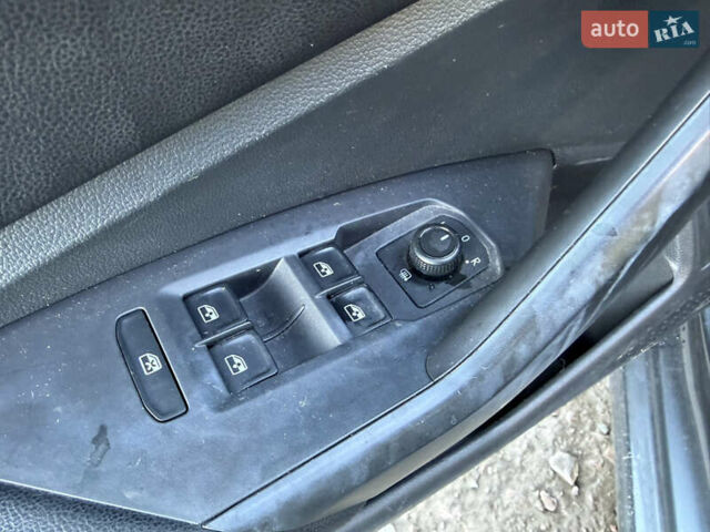 Серый Фольксваген Джетта, объемом двигателя 1.4 л и пробегом 161 тыс. км за 9999 $, фото 21 на Automoto.ua