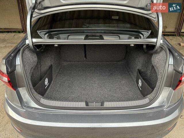 Серый Фольксваген Джетта, объемом двигателя 1.4 л и пробегом 99 тыс. км за 17777 $, фото 24 на Automoto.ua