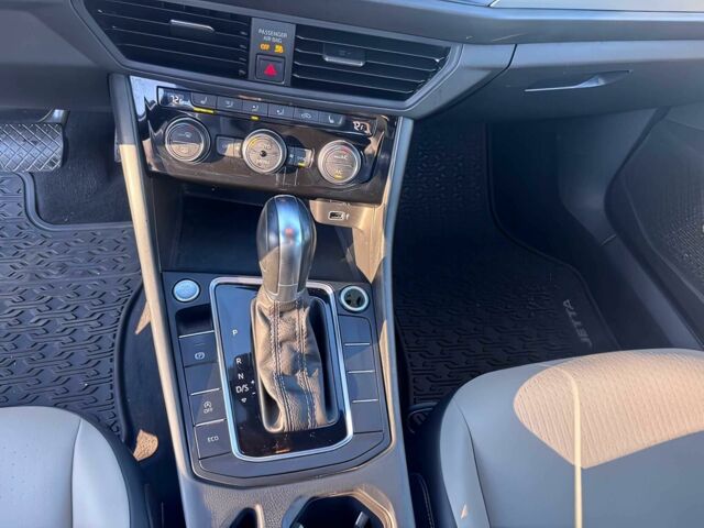 Серый Фольксваген Джетта, объемом двигателя 1.4 л и пробегом 32 тыс. км за 9500 $, фото 7 на Automoto.ua