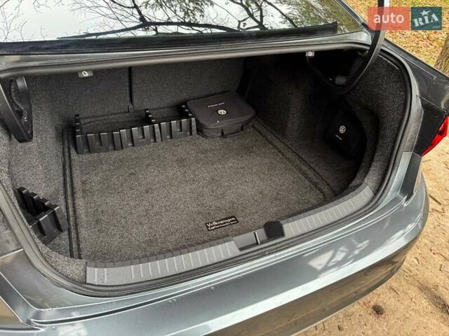Сірий Фольксваген Джетта, об'ємом двигуна 1.4 л та пробігом 87 тис. км за 13500 $, фото 15 на Automoto.ua