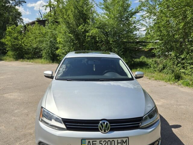 Серый Фольксваген Джетта, объемом двигателя 2.5 л и пробегом 100 тыс. км за 9000 $, фото 1 на Automoto.ua