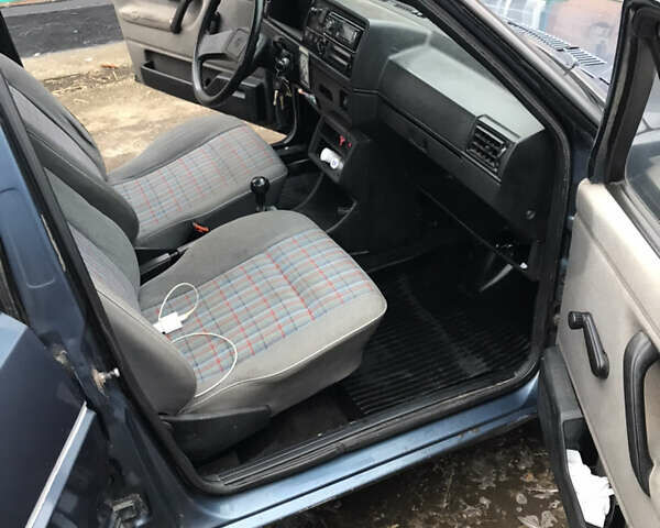 Синій Фольксваген Джетта, об'ємом двигуна 1.3 л та пробігом 437 тис. км за 1500 $, фото 6 на Automoto.ua