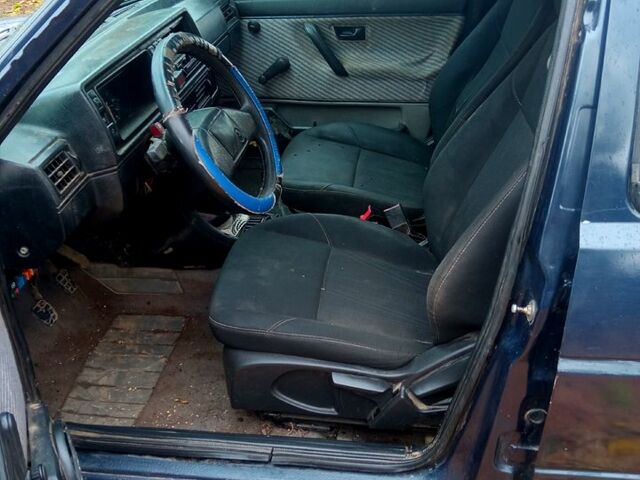 Фольксваген Джетта 1991 в Бершаде на Automoto.ua Синий Фольксваген Джетта, объемом двигателя 1.6 л и пробегом 420 тыс. км за 950 $, фото 4 на Automoto.ua