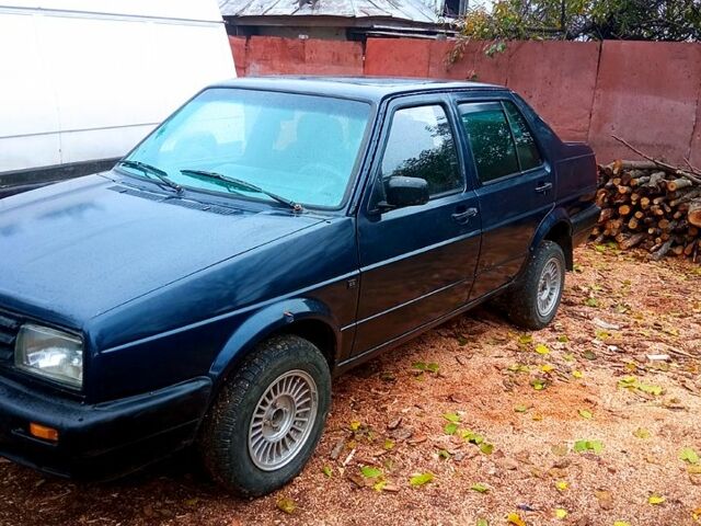 Фольксваген Джетта 1991 в Бершаде на Automoto.ua Синий Фольксваген Джетта, объемом двигателя 1.6 л и пробегом 420 тыс. км за 950 $, фото 1 на Automoto.ua