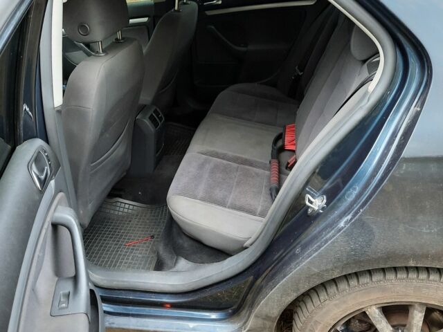 Синій Фольксваген Джетта, об'ємом двигуна 2.5 л та пробігом 200 тис. км за 6800 $, фото 6 на Automoto.ua