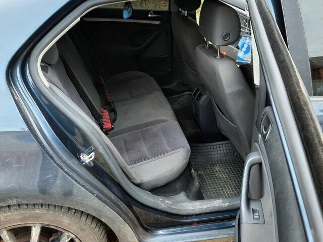 Синій Фольксваген Джетта, об'ємом двигуна 2.5 л та пробігом 200 тис. км за 6800 $, фото 5 на Automoto.ua