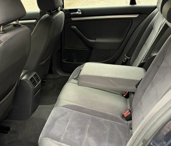 Синій Фольксваген Джетта, об'ємом двигуна 2 л та пробігом 300 тис. км за 3300 $, фото 16 на Automoto.ua