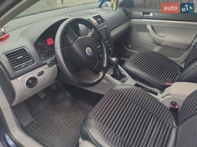 Синий Фольксваген Джетта, объемом двигателя 1.6 л и пробегом 242 тыс. км за 5000 $, фото 3 на Automoto.ua