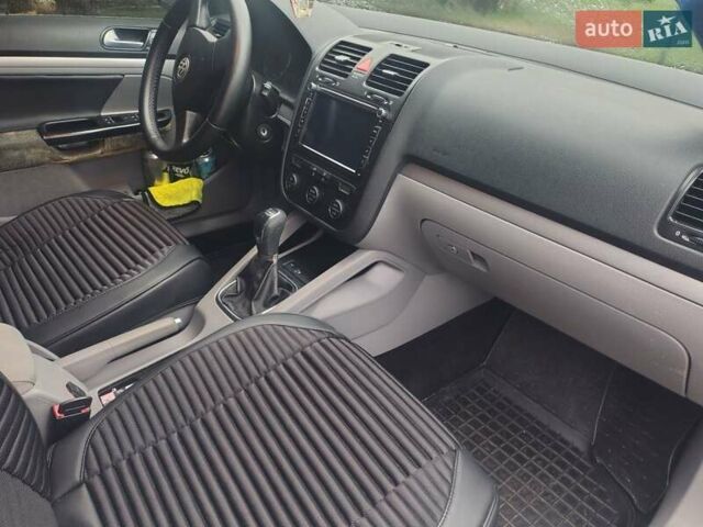 Синий Фольксваген Джетта, объемом двигателя 1.6 л и пробегом 242 тыс. км за 5000 $, фото 4 на Automoto.ua