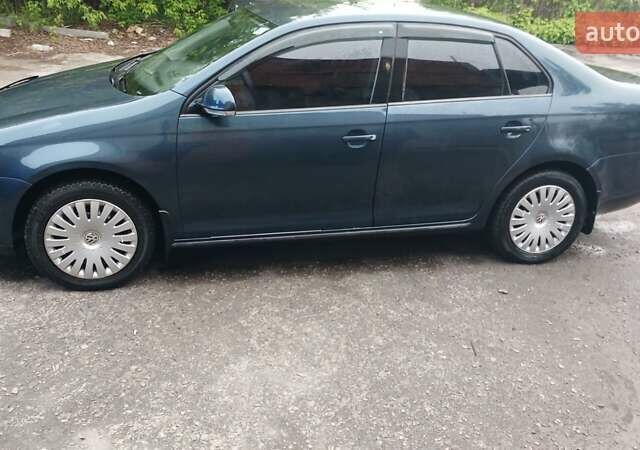 Синий Фольксваген Джетта, объемом двигателя 1.6 л и пробегом 202 тыс. км за 5500 $, фото 2 на Automoto.ua