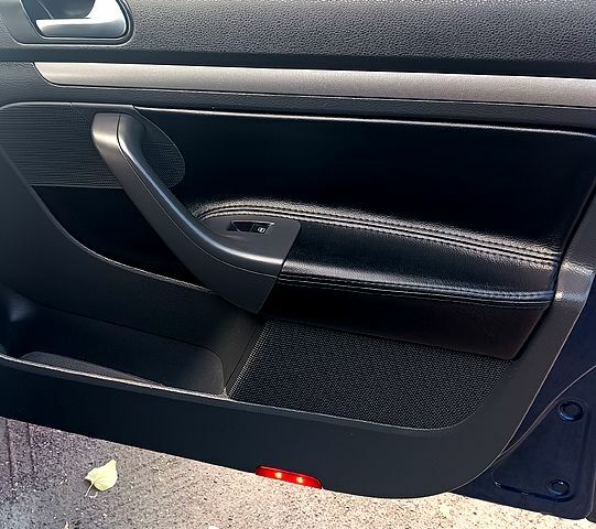 Синий Фольксваген Джетта, объемом двигателя 1.6 л и пробегом 228 тыс. км за 5500 $, фото 3 на Automoto.ua