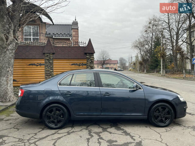 Синий Фольксваген Джетта, объемом двигателя 1.6 л и пробегом 232 тыс. км за 5700 $, фото 4 на Automoto.ua