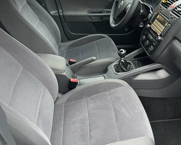 Синий Фольксваген Джетта, объемом двигателя 1.6 л и пробегом 232 тыс. км за 5700 $, фото 23 на Automoto.ua