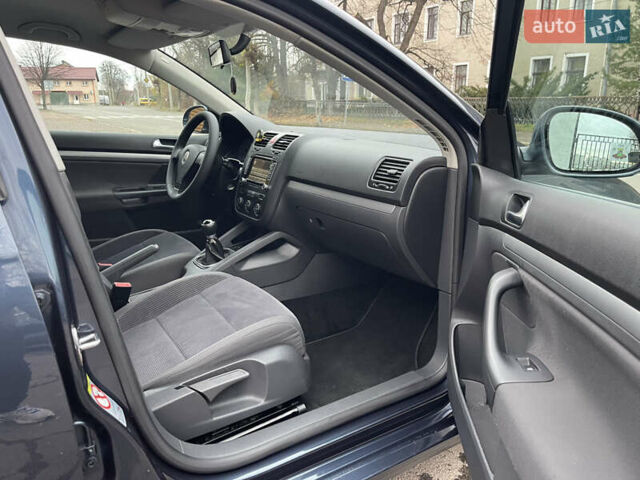 Синий Фольксваген Джетта, объемом двигателя 1.6 л и пробегом 232 тыс. км за 5700 $, фото 22 на Automoto.ua