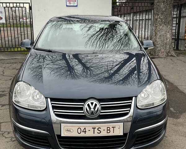 Синий Фольксваген Джетта, объемом двигателя 1.6 л и пробегом 232 тыс. км за 5700 $, фото 1 на Automoto.ua