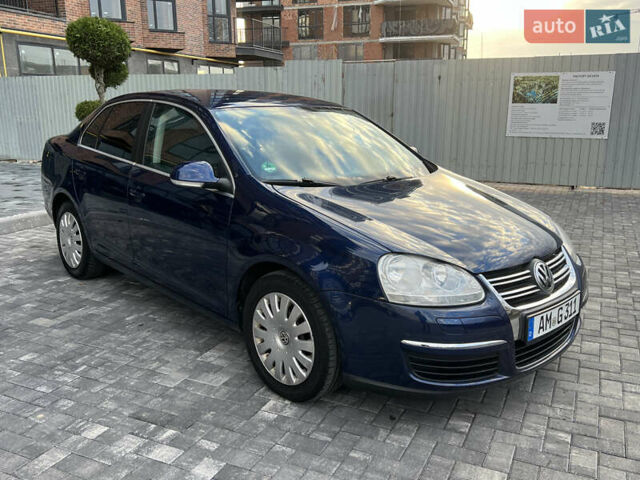 Синий Фольксваген Джетта, объемом двигателя 1.6 л и пробегом 214 тыс. км за 6999 $, фото 5 на Automoto.ua