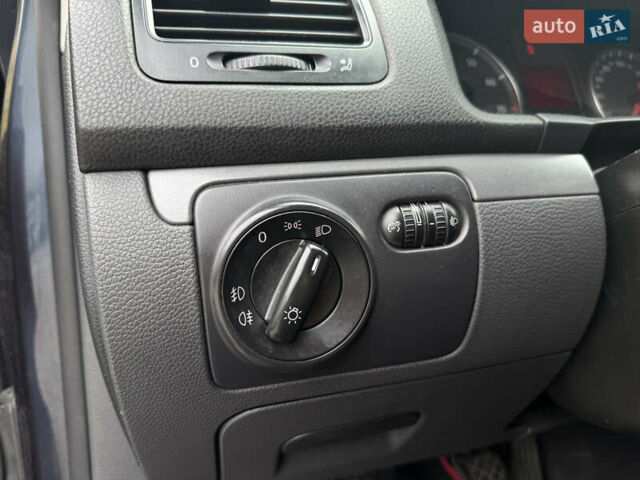 Синій Фольксваген Джетта, об'ємом двигуна 1.6 л та пробігом 343 тис. км за 5650 $, фото 11 на Automoto.ua