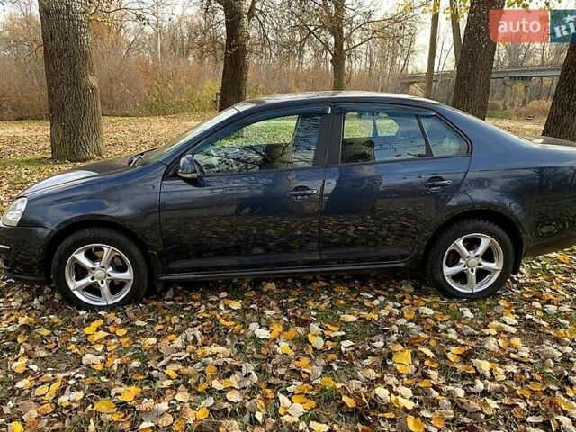 Синий Фольксваген Джетта, объемом двигателя 1.6 л и пробегом 227 тыс. км за 5700 $, фото 6 на Automoto.ua