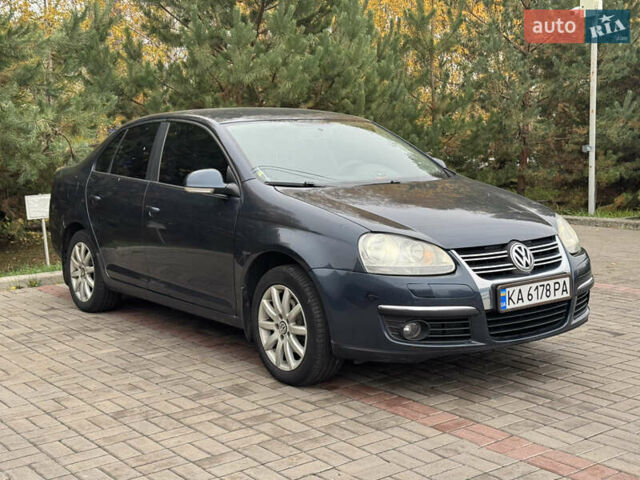 Синій Фольксваген Джетта, об'ємом двигуна 1.6 л та пробігом 343 тис. км за 5650 $, фото 2 на Automoto.ua