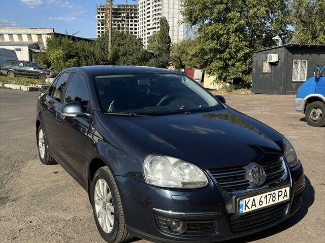 Синий Фольксваген Джетта, объемом двигателя 1.6 л и пробегом 342 тыс. км за 5300 $, фото 1 на Automoto.ua