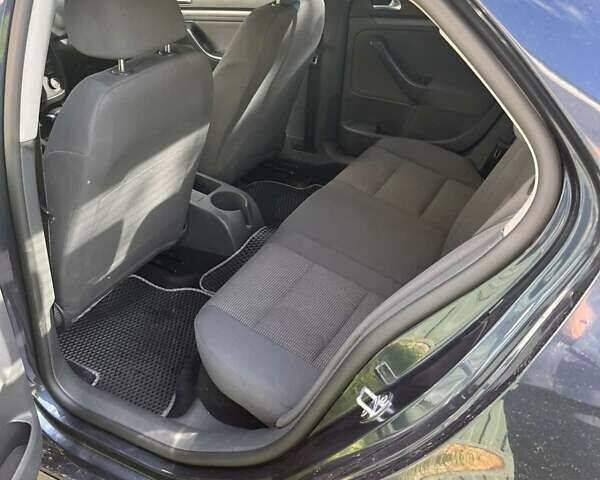 Синий Фольксваген Джетта, объемом двигателя 1.6 л и пробегом 270 тыс. км за 5500 $, фото 9 на Automoto.ua