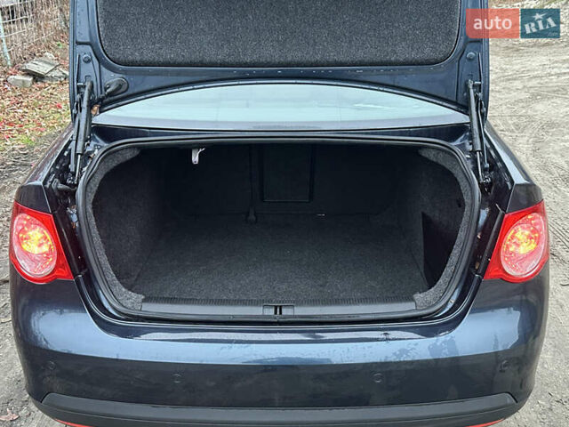 Синій Фольксваген Джетта, об'ємом двигуна 1.39 л та пробігом 270 тис. км за 5700 $, фото 6 на Automoto.ua