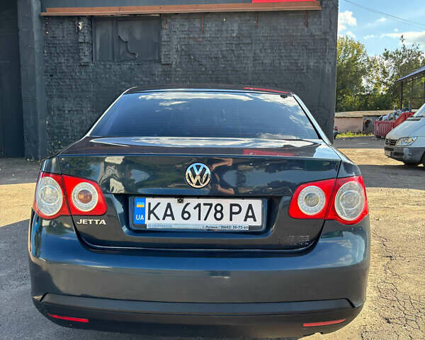 Синій Фольксваген Джетта, об'ємом двигуна 1.6 л та пробігом 345 тис. км за 5599 $, фото 3 на Automoto.ua