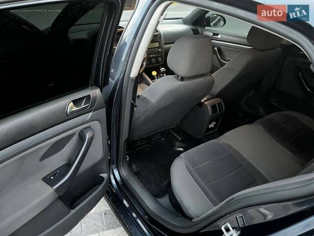 Синий Фольксваген Джетта, объемом двигателя 1.6 л и пробегом 291 тыс. км за 5000 $, фото 4 на Automoto.ua