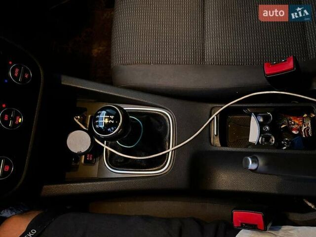 Синий Фольксваген Джетта, объемом двигателя 1.6 л и пробегом 291 тыс. км за 5000 $, фото 11 на Automoto.ua