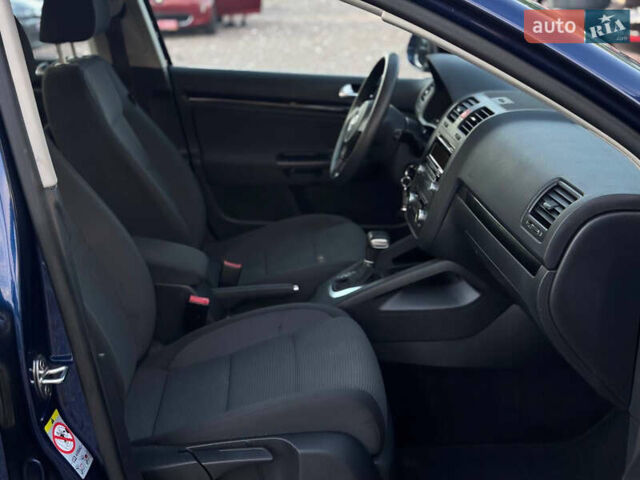 Синій Фольксваген Джетта, об'ємом двигуна 1.6 л та пробігом 215 тис. км за 8390 $, фото 14 на Automoto.ua