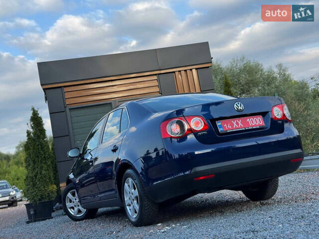Синій Фольксваген Джетта, об'ємом двигуна 1.6 л та пробігом 215 тис. км за 8390 $, фото 25 на Automoto.ua