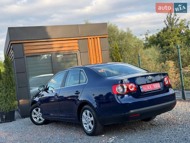 Синій Фольксваген Джетта, об'ємом двигуна 1.6 л та пробігом 215 тис. км за 8390 $, фото 22 на Automoto.ua